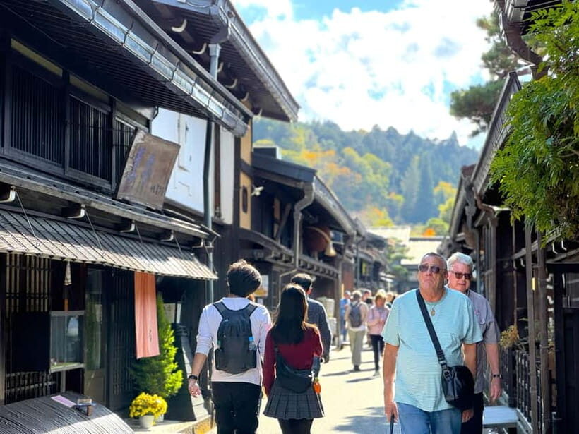 Takayama: Takayama Jinya & Old Town Private Walking Tour - Pacing and private-group feel: how the 2 hours really plays out