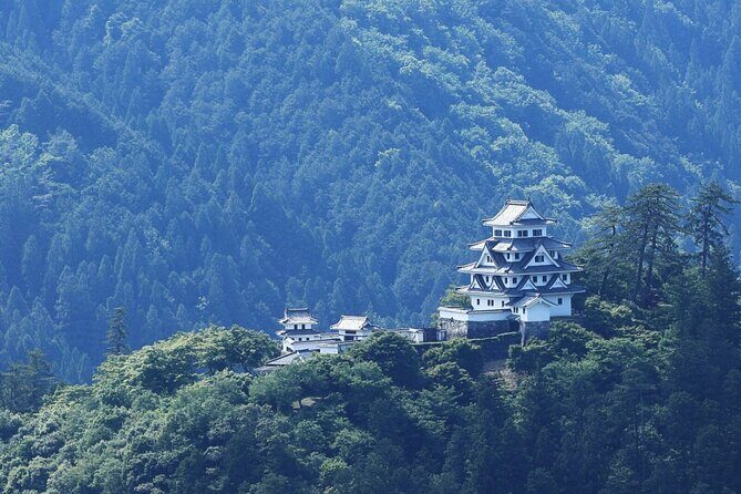 Takayama to Gujo Hachiman, History Traditions and Crafts - Takayama Station pickup and the day’s pace
