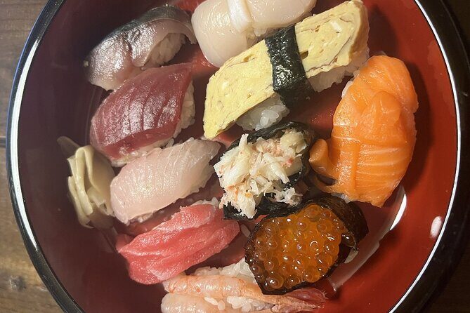 Taught by a professional! Making sushi with Hakodate's Fresh Fish - The Chef Hat: A Silly Souvenir With Real Value