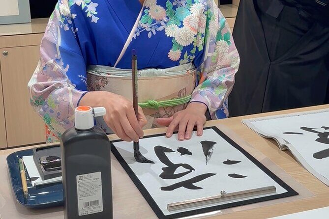 Tea and Calligraphy Session at a Table in Osaka - Shinsaibashi in Osaka: a practical setting for tea and brushwork