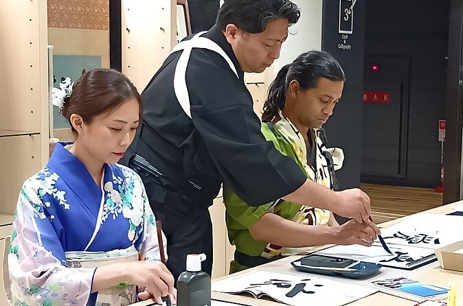 Tea and Calligraphy Session at a Table in Osaka - How the tea and calligraphy fit together