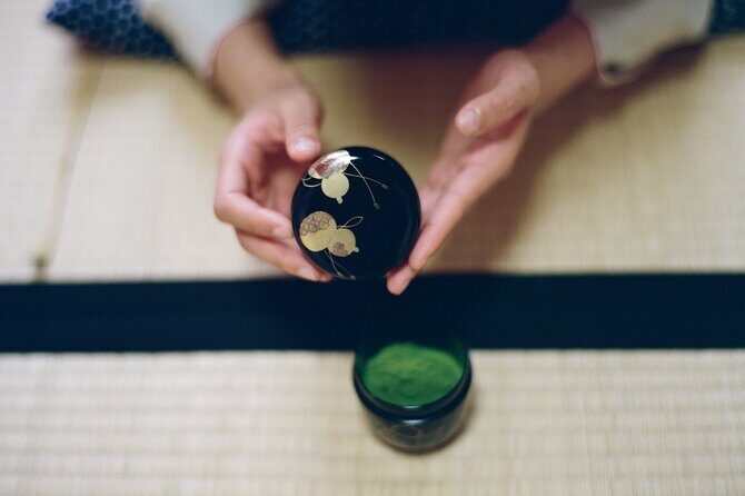Tea ceremony by the tea master in Kyoto SHIUN AN - Entering the Tea Room: Scrolls, Flowers, and the Room as a Teacher