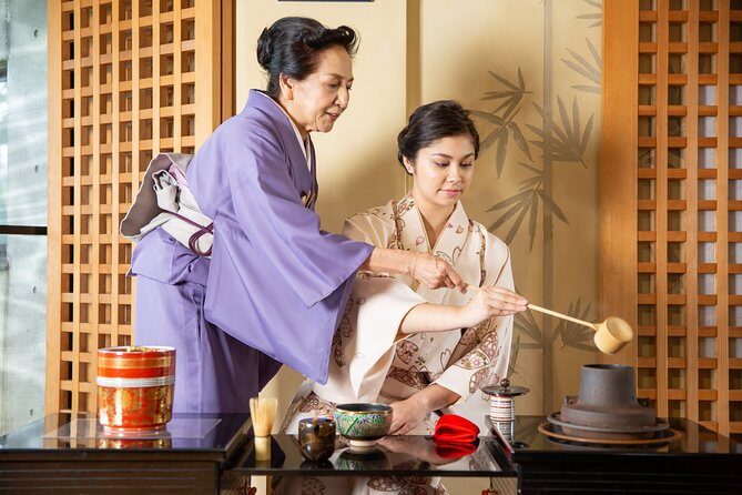 Tea ceremony experience with simple kimono in Okinawa - The tasting room: Okinawan and Japanese sweets, then bitter tea
