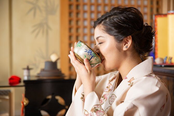 Tea ceremony experience with simple kimono in Okinawa - Cleaning tools and handling the silk cloth the right way