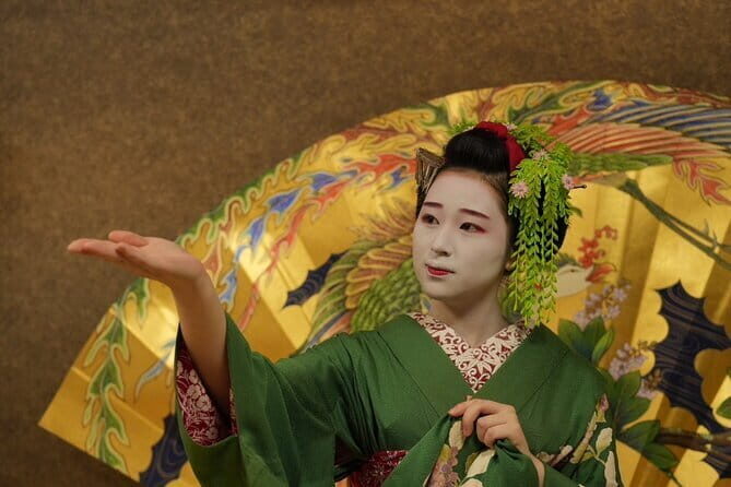 The Art of Geisha: Exclusive Show & Gion Walking Tour - The maiko show with tea and snacks: what to expect