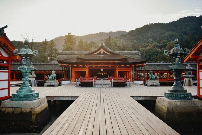 The Peace Memorial to Miyajima : Icons of Peace and Beauty - Small-Group Size and Guide Style (Kensuke and Yuka)