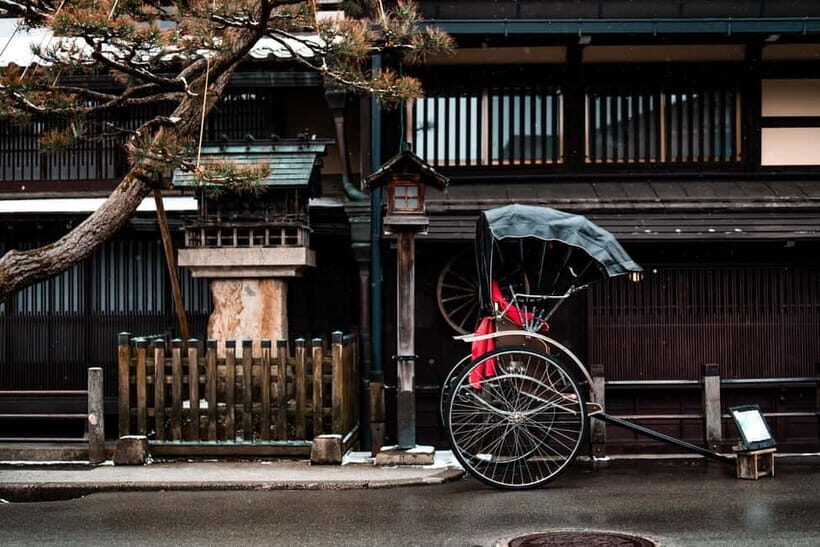 Timeless Takayama: Private Walk Through History & Beauty - Starting at Nakabashi Park: a calm, smart kickoff