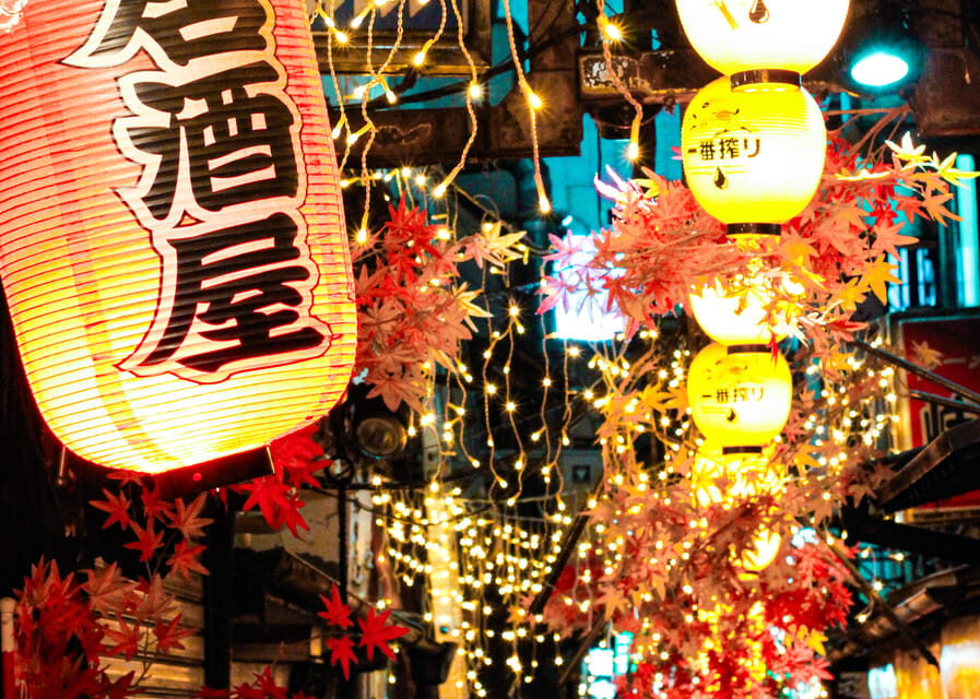 Tokio A: Tour de la ciudad en Español - Spanish - Ameyoko market: the fun kind of organized chaos