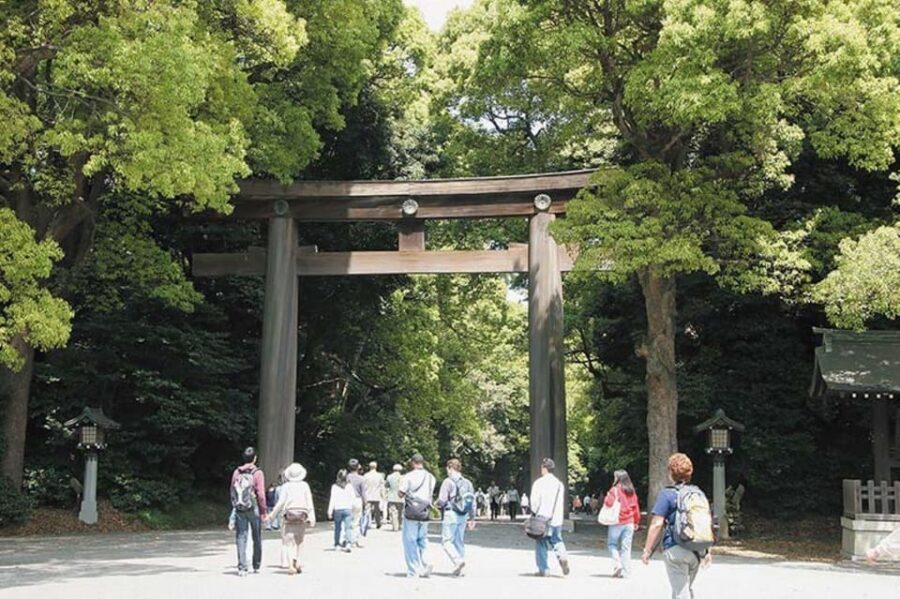 Tokyo: 1 Day Bus Tour with Meiji-Jingu,Odaiba,lunch&Skytree - Imperial Palace Plaza: Seeing the Symbols Without Entering the Palace