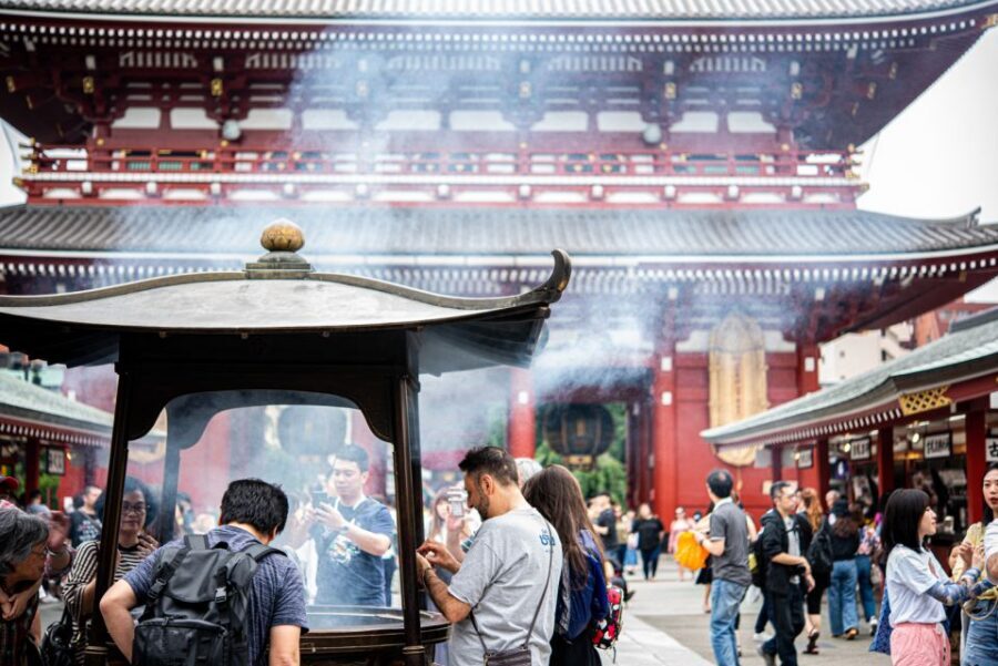Tokyo: 2-Hour Asakusa Food Hunt & Cultural Tour - The guide experience: English clarity and gentle pacing