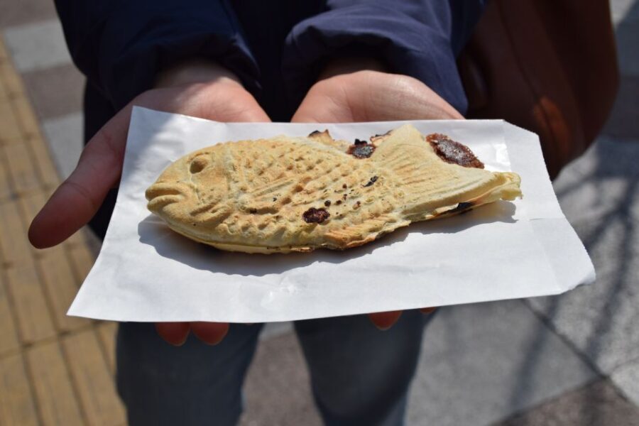 Tokyo: 2-Hour Asakusa Food Hunt & Cultural Tour - Rice crackers with a 100-year streak