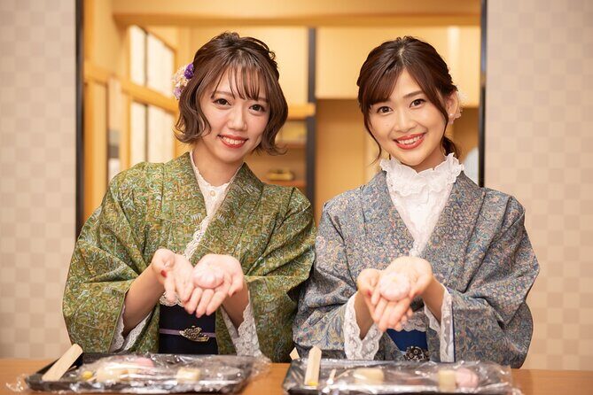Tokyo 6hr Private Guided Tour & Japanese Sweets Making Experience - Jidaiya, Asakusa, and Sensō-ji: the old city mood you can read