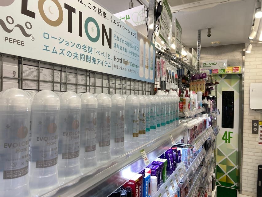 Tokyo: Akihabara Private Hentai Tour - Super Kawaii Maid Cafe: A Sweet Break That Adds Atmosphere