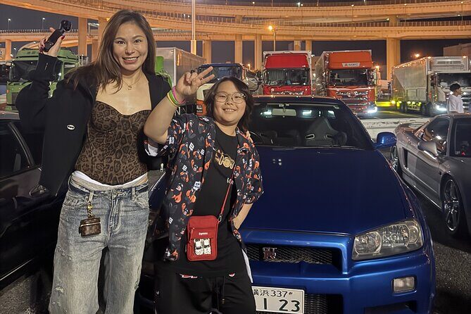 Tokyo and Daikoku Guided Tour in a Nissan GTR R34 - Tokyo Tower With a Real GT-R R34: Quick Stop, Big Visual Payoff