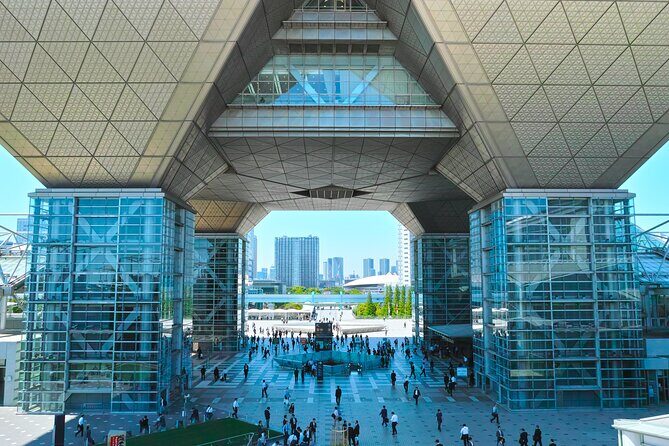 Tokyo Architecture and Contemporary Art Walking Tour with a local guide - Roppongi and the art triangle orbit