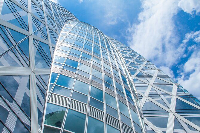 Tokyo Architecture and Contemporary Art Walking Tour with a local guide - Omotesando: Prada with Herzog & de Meuron energy