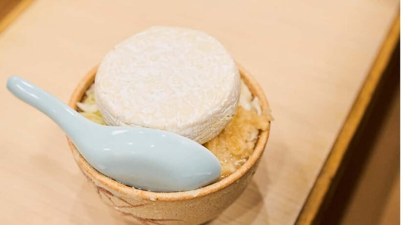 Tokyo: Asakusa Guided Food Tour with 12 Dishes & 3 Drinks - Finding Kaminarimon and getting into “food mode” quickly