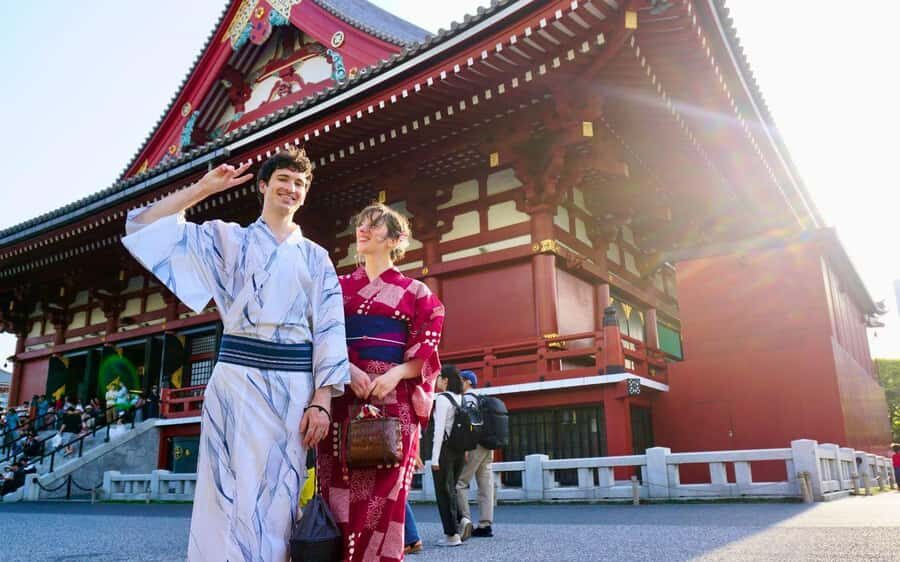 Tokyo: Asakusa Kimono Rental Experience - Finding the Shop Fast: The Checkered Gate Detail