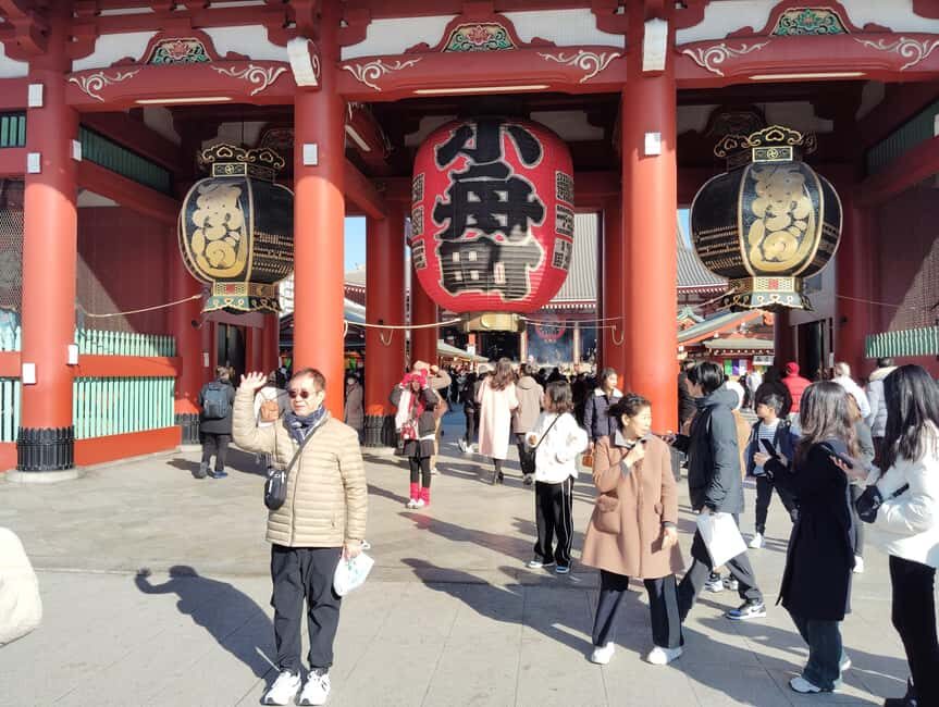 Tokyo: Asakusa & Senso-ji Temple 1.5-Hour Guided Tour - Nakamise Shopping Street: snacks and souvenirs without getting lost