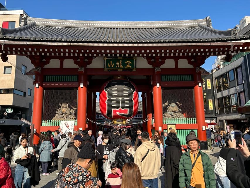 Tokyo Asakusa sightseeing and history walking tour - Photography help: more than pointing at landmarks