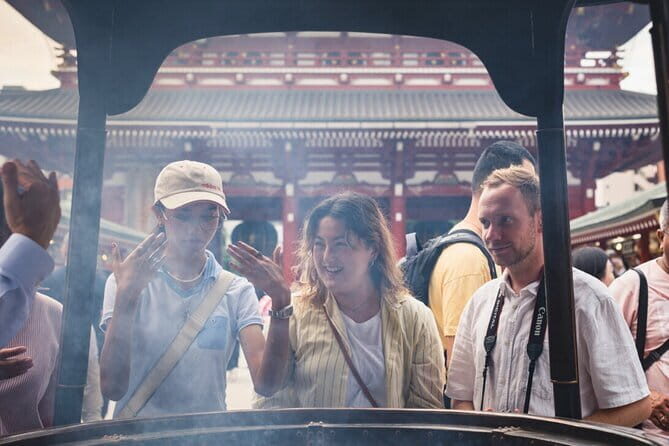 Tokyo: Asakusa Temple & Shrine Walking Tour with Local Guide - Kaminarimon Gate: the 700kg lantern story you’ll actually remember