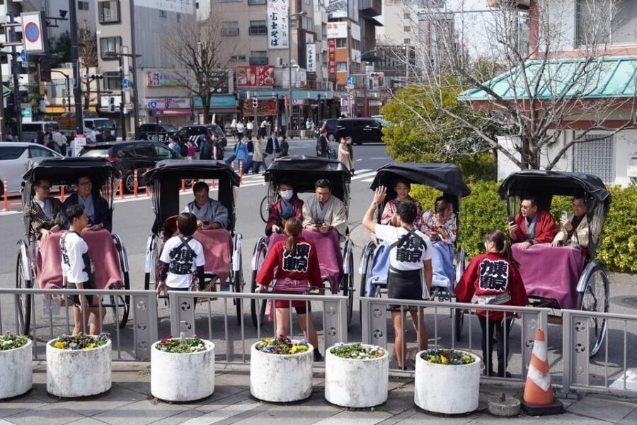 Tokyo: Asakusa tour by rickshaw - Photo Stops: Turning a Quick Ride Into Real Memories