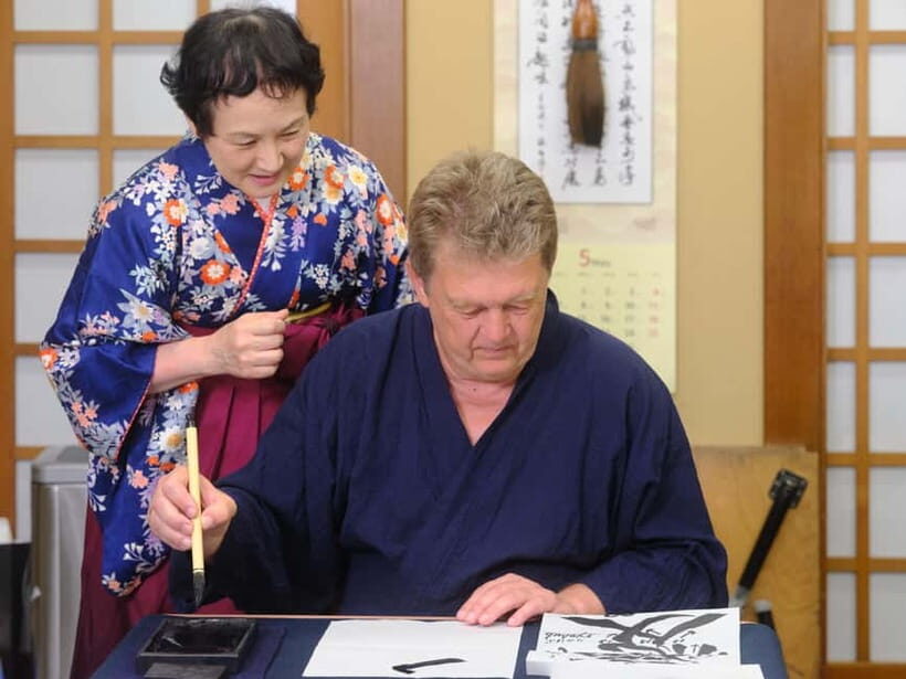 Tokyo: Calligraphy Experience with yukata or Samue - Meeting Point by Kaide-ji: plan for a local, simple start