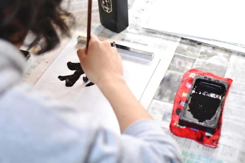 Tokyo: Calligraphy Workshop Craft Your Own Art in Asakusa - Mei’s Teaching Style: Clear, Patient, and Practical