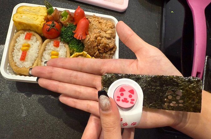Tokyo : Cute Character Bento making work shop in Shinjuku - Creating the faces: where the workshop goes from cooking to edible art
