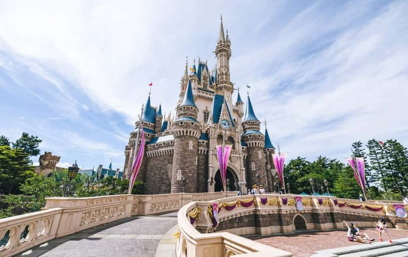 Tokyo Disneyland: 1-Day Entry Ticket and Private Transfer - Planning your 10-hour day across 7 themed lands