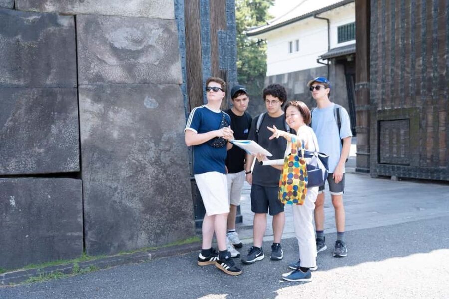 Tokyo: Edo Castle and Imperial Palace Guided Walking Tour - Honmaru main hall site: the center of Tokugawa power