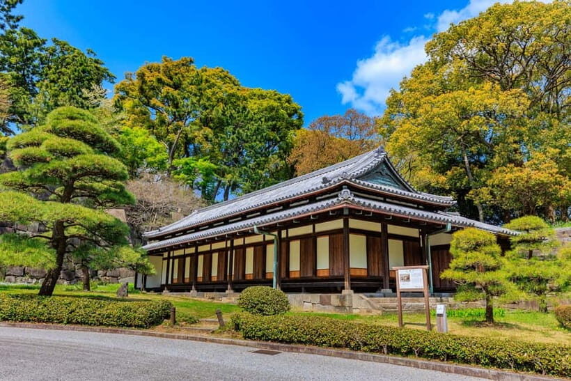 Tokyo: Edo Castle & East Garden of the Imperial Palace Tour - Should you book this Tokyo Imperial Palace East Gardens tour?