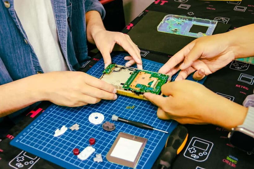 Tokyo: Gameboy Mod Workshop at Akihabara - Choosing Your Game Boy: Colors, Buttons, and Parts