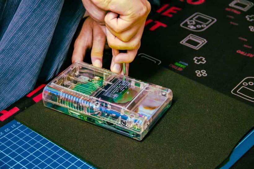 Tokyo: Gameboy Mod Workshop at Akihabara - The Tech and Handheld History Talk That Isn’t Fluff
