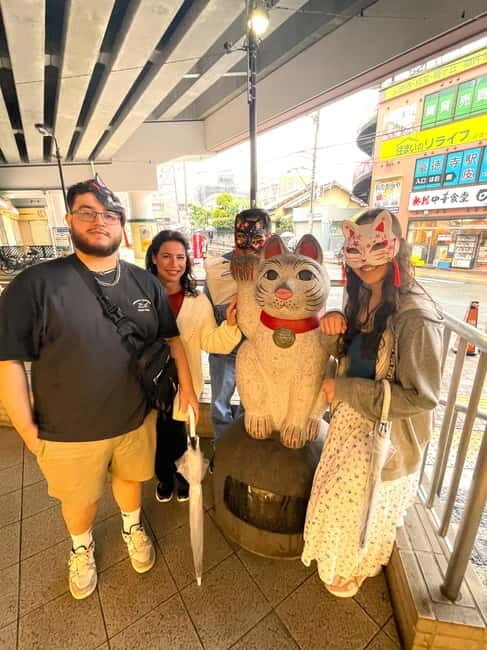 Tokyo: Gotokuji Cat Temple, Shinjuku Cat Cafe & 3D Cat Tour - Gotokuji shopping street: cat snacks and souvenir hunting