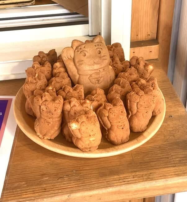 Tokyo: Gotokuji Cat Temple, Shinjuku Cat Cafe & 3D Cat Tour - Gotokuji Cat Temple: lucky cats you can’t ignore