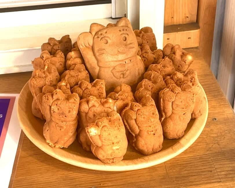 Tokyo: Gotokuji Lucky Cat Temple & Harajuku Cat Cafe Tour - Price and value: what $53 really buys you