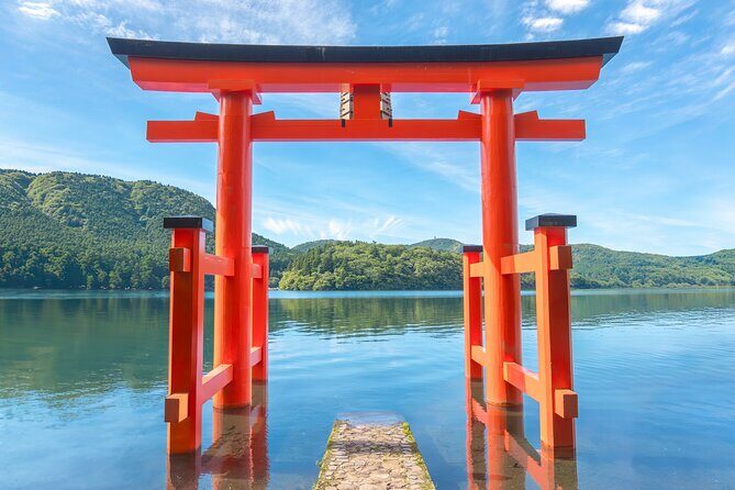Tokyo Hakone : Mt.Fuji, Owakudani, Open Air Museum, Hakone Shrine - Hakone Shrine and the Torii of Peace: the red gate moment