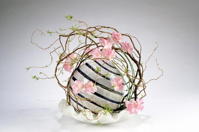 Tokyo Ikebana, Japanese Traditional Flower Arrangement Experience - A Start at 一葉式いけ花本部 in Nakano