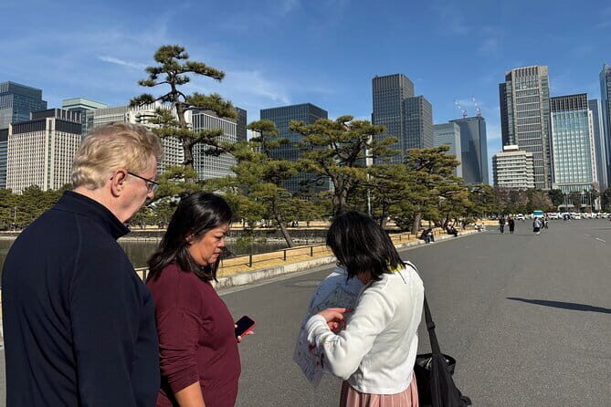 Tokyo Imperial Palace and Heritage of Edo Castle Private Tour - Entering the Imperial Palace: Symbol Power Meets Real-World Details