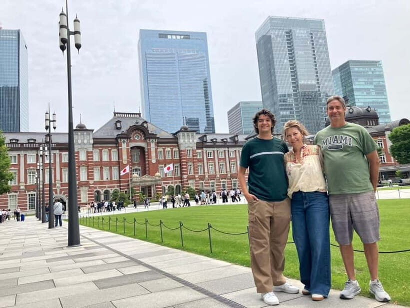 Tokyo: Imperial Palace East Gardens and Tokyo Station Tour - Ninomaru Garden: the calm before the bigger palace story