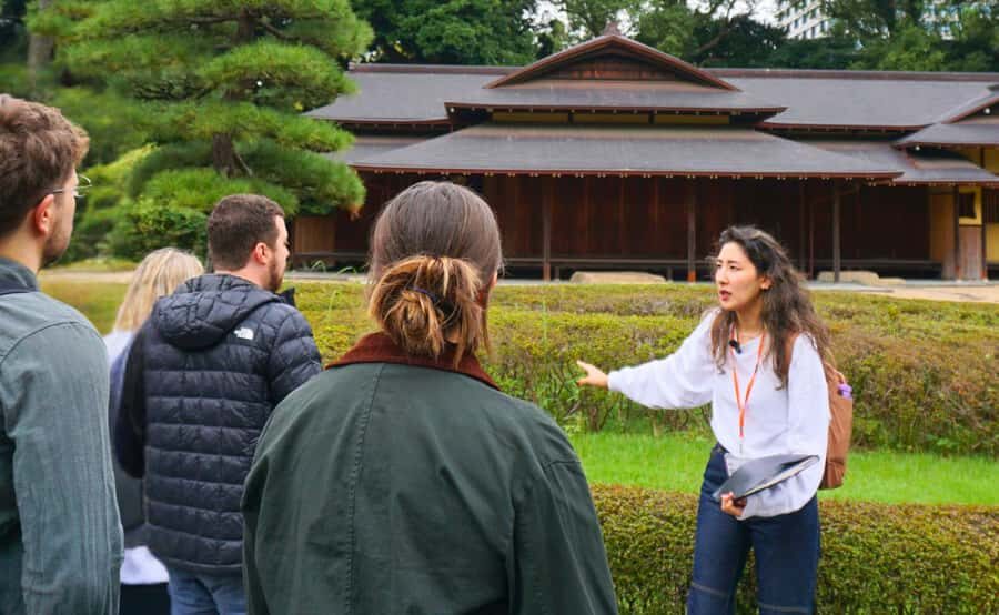 Tokyo: Imperial Palace, the history of Japan (ENGLISH GUIDE) - Passing through Ot themon: what you can see (and what you can’t)