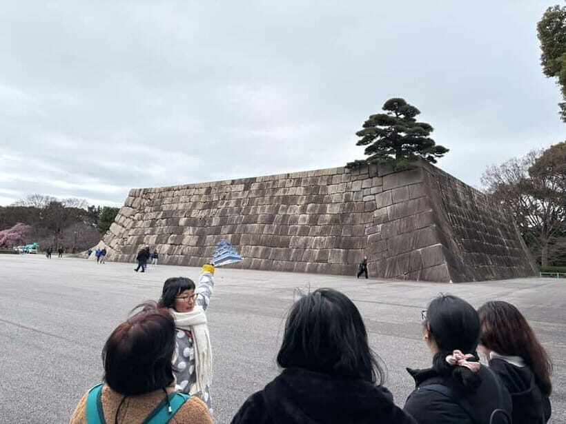 Tokyo: Imperial Palace with Nostalgic Alley Kagurazaka tour - Kagurazaka starts to feel like a different Tokyo