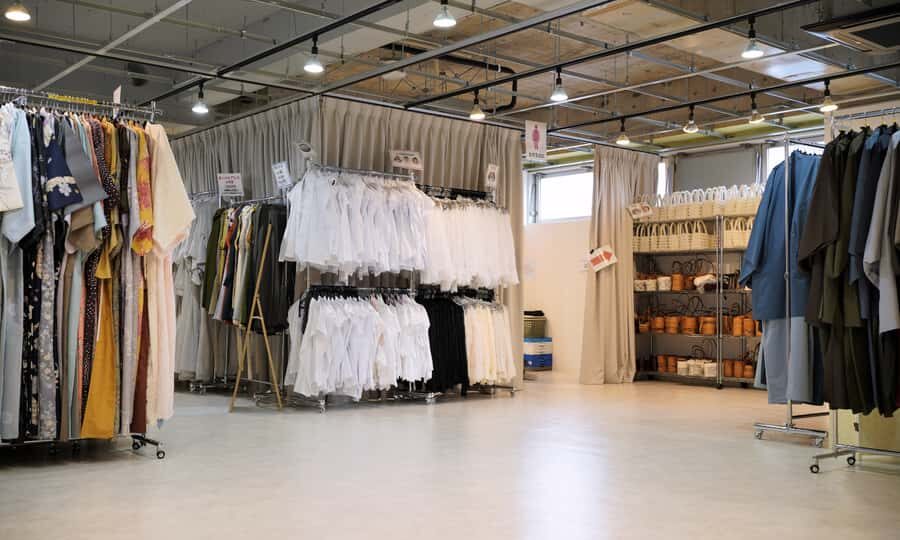 Tokyo : Kimono Rental in Asakusa Provided by RikaWafuku - 500+ Items in Stock: Picking the Right Look in Real Life