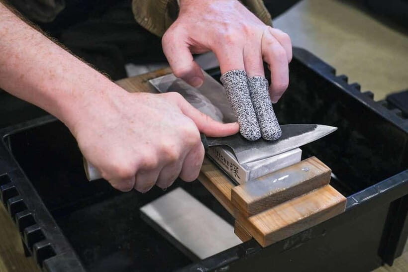 Tokyo: Knife Making Workshop (Sharpening, Engraving) - From the 5th floor of Heiwa Building to your first knife choice