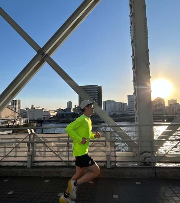 Tokyo : Local Secret "Gym" Running tour - Secret stop + photo service: how the tour helps you get pictures