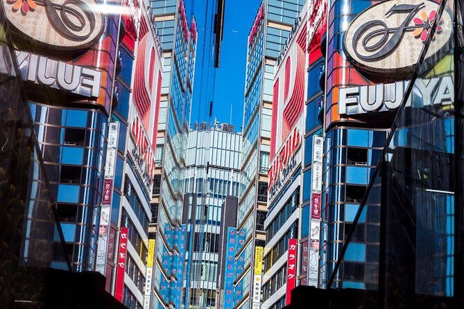 Tokyo Metropolis - Ginza Back Alleys: Street Photography With Lines, Patterns, and People