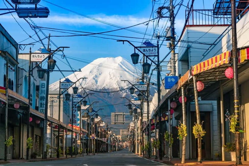 Tokyo: Mt. Fuji, Arakurayama Sengen Park, Oshino Hakkai Tour - Saiko Iyashi-no-Sato Nenba: thatched roofs and a more restorative pace