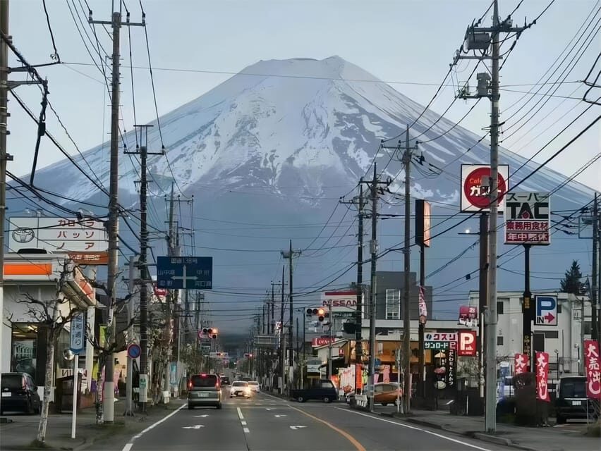 Tokyo: Mt. Fuji & Lake Kawaguchi Instagram Full Day Trip - A Quick Reset at Lawson Lake Kawaguchi for the Fuji Sign Photo