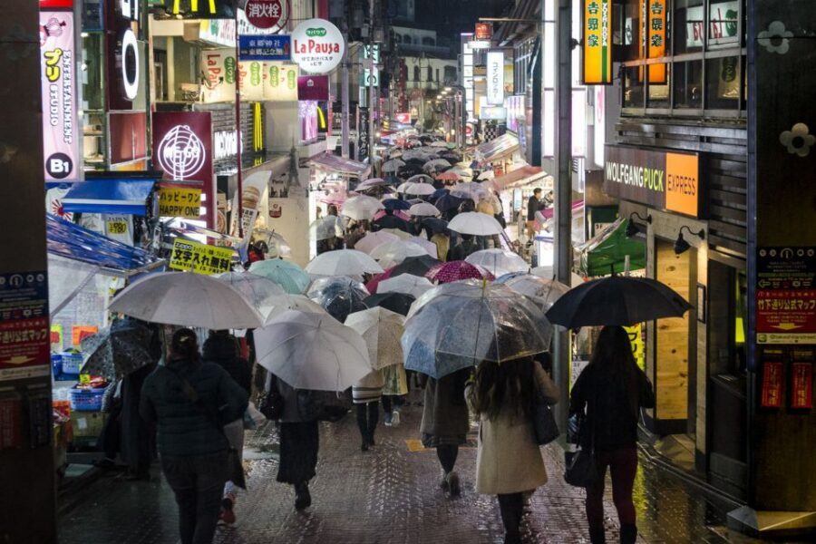 Tokyo: Photography Masterclass - Private Photo Lesson - Day vs night: neon, slower shutter, and choosing your look